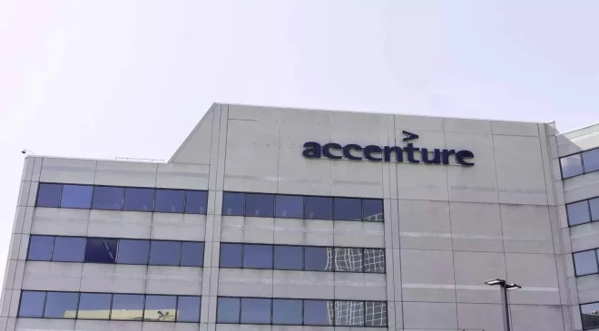 Accenture: What it is, its stock trajectory, and the AI pivot – What Reddit is Saying
